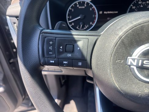 Used 2023 Nissan Rogue S FWD image 16