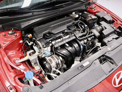 Used 2025 Hyundai Elantra SEL image 19