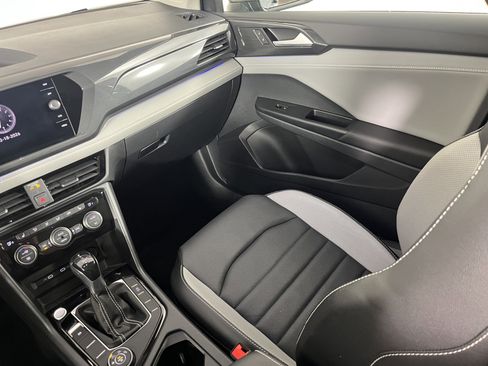 Used 2023 Volkswagen Taos SEL image 11