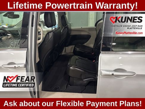 Used 2024 Chrysler Pacifica Touring-L image 17