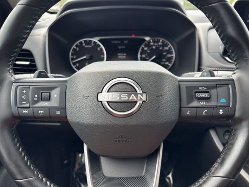 Used 2025 Nissan Rogue SV FWD image 30