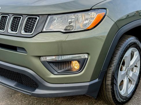 Used 2018 Jeep Compass Latitude w/ Popular Equipment Group FWD image 7