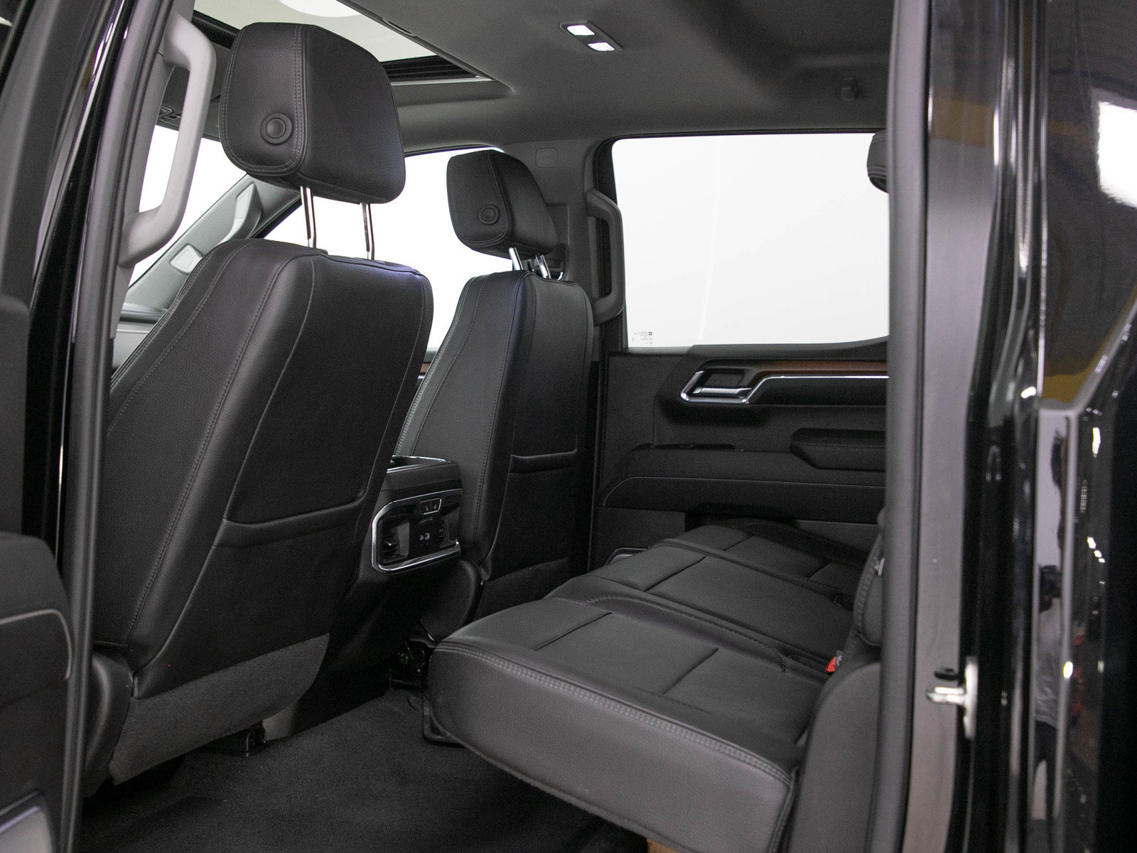 Used 2024 GMC Sierra 1500 Denali w/ Technology Package AWD/4WD image 19
