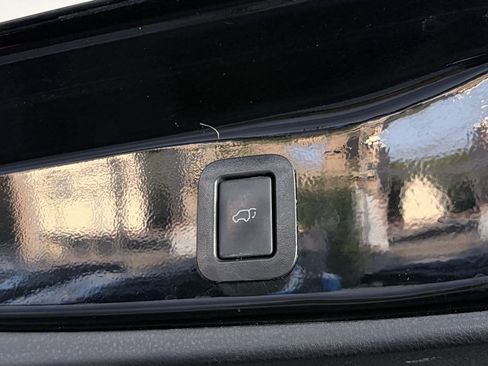 Used 2019 Toyota Highlander Limited Platinum AWD/4WD image 34