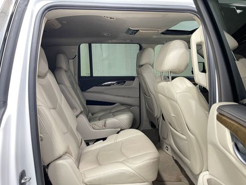 Used 2018 Cadillac Escalade ESV Premium Luxury AWD/4WD image 33