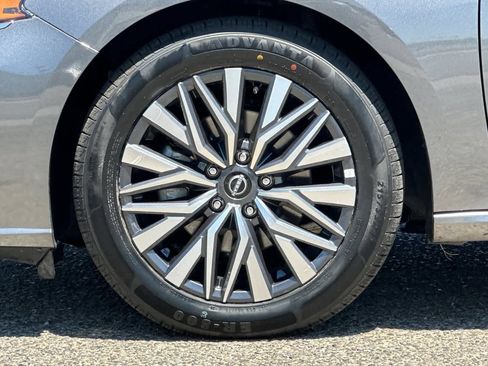Used 2025 Nissan Altima 2.5 SV FWD image 25
