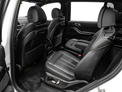Used 2022 BMW X7 xDrive40i w/ M Sport Package AWD/4WD image 32