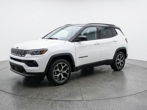 Used 2025 Jeep Compass Limited image 3