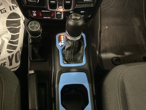 Used 2024 Jeep Wrangler Unlimited image 19