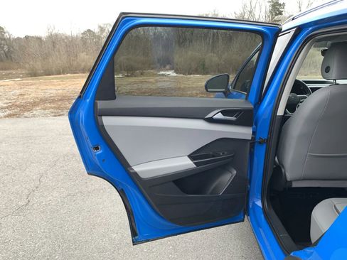 Used 2023 Volkswagen Taos SE w/ Black Wheel Package image 25