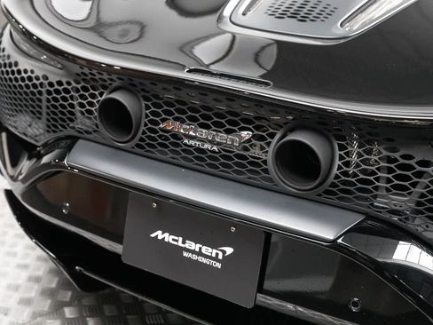 Used 2023 McLaren Artura image 24