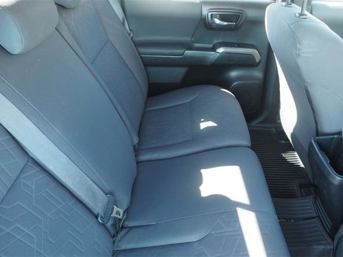 Used 2018 Toyota Tacoma TRD Off-Road w/ Technology Package image 20