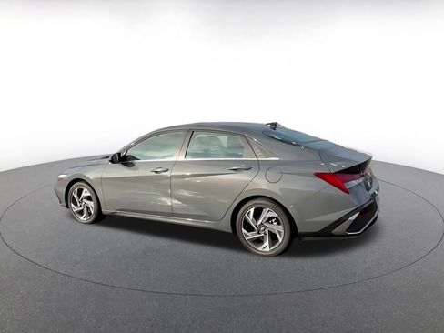 Used 2025 Hyundai Elantra Limited image 10