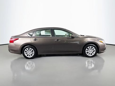 Used 2016 Nissan Altima 2.5 S w/ Power Driver Seat Package FWD image 8