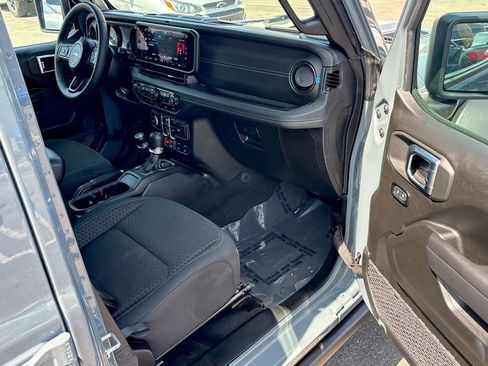 Used 2025 Jeep Wrangler Unlimited Rubicon 4xe w/ Convenience Group image 28