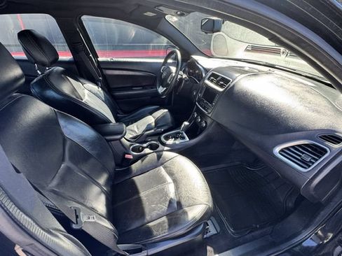Used 2014 Dodge Avenger SXT w/ Sun/Sound Group FWD image 18