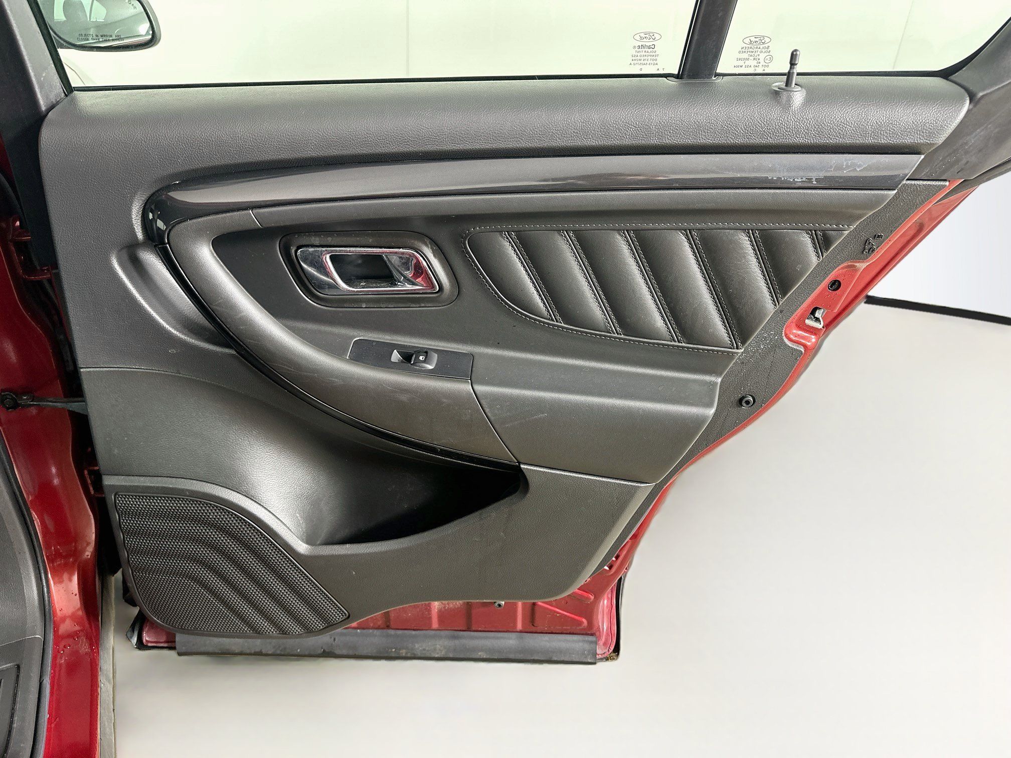 Used 2018 Ford Taurus SHO AWD/4WD image 30