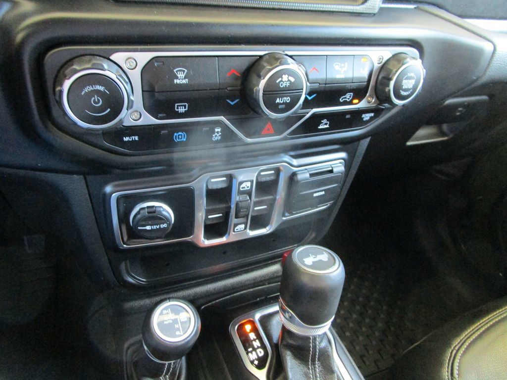 Used 2022 Jeep Wrangler Unlimited Sahara AWD/4WD image 35