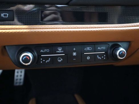 Certified 2021 Ferrari F8 Tributo image 34