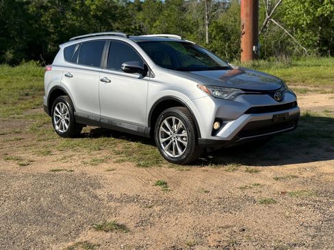 Used 2017 Toyota RAV4 Limited image 7