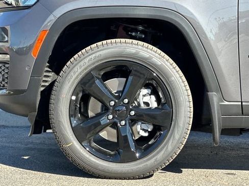 New 2025 Jeep Grand Cherokee L Limited w/ Luxury Tech Group II image 25