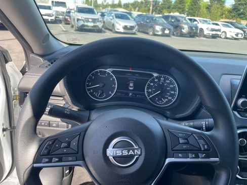 Used 2025 Nissan Sentra SV image 27