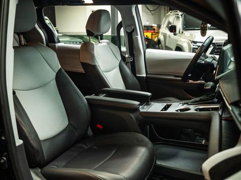 Used 2024 Toyota Sienna XSE w/ XSE Plus Package FWD image 14