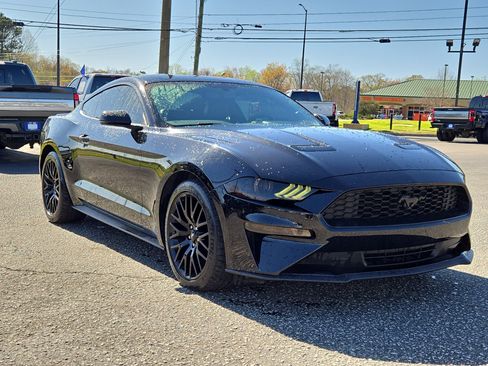 Used 2020 Ford Mustang Premium image 3