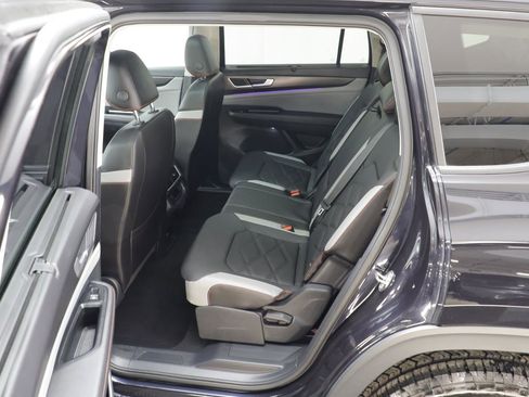 Used 2025 Volkswagen Atlas Peak Edition SE image 14