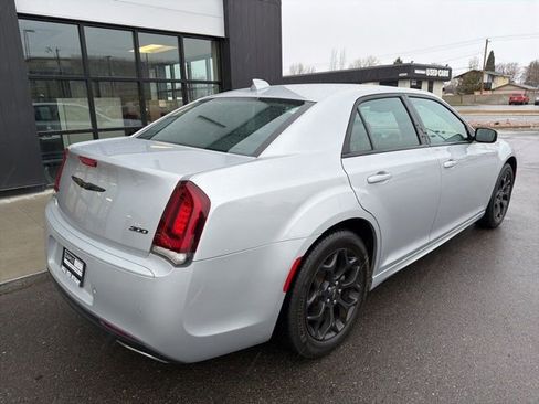Used 2022 Chrysler 300 Touring L AWD/4WD image 8
