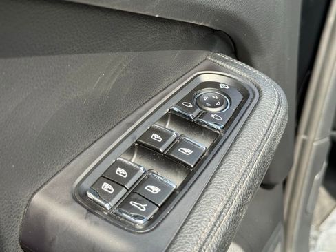 Used 2025 Porsche Macan image 12