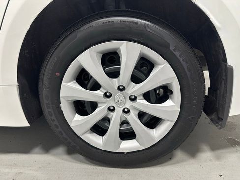 Used 2025 Toyota Corolla LE image 59