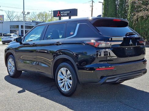 New 2026 Mitsubishi Outlander ES AWD/4WD image 3