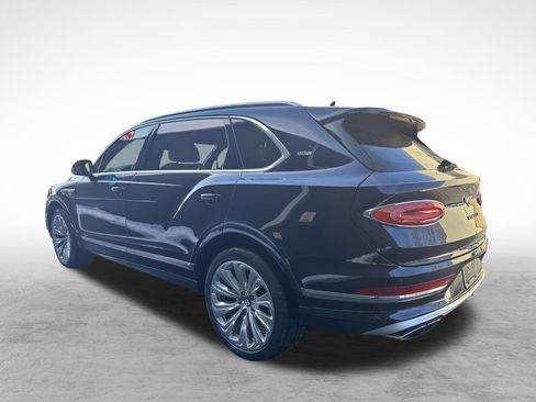 Used 2023 Bentley Bentayga Extended Wheelbase image 3