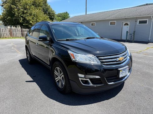 Used 2017 Chevrolet Traverse LT AWD/4WD image 3