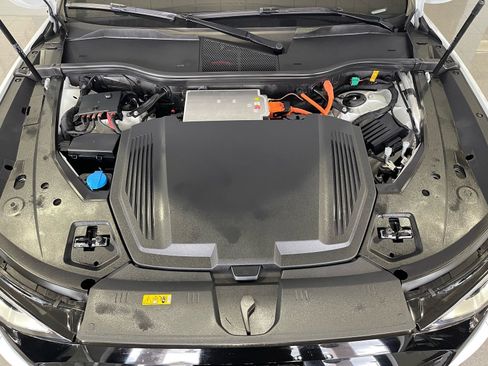 Used 2024 Audi Q8 e-tron Premium AWD/4WD image 19