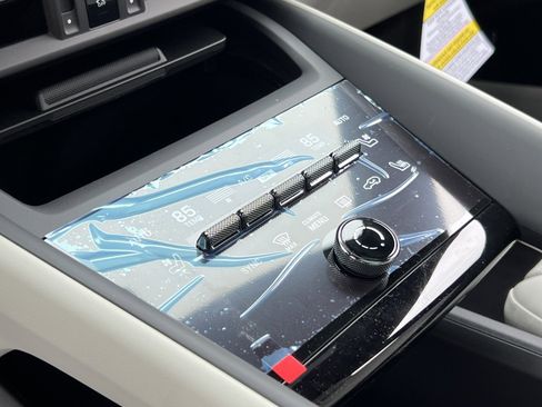 New 2026 Porsche Macan 4 Electric image 24