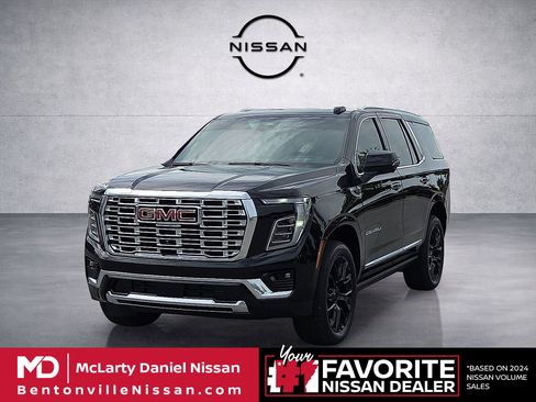 Used 2026 GMC Yukon Denali w/ Sun & Power Step Package AWD/4WD image 2