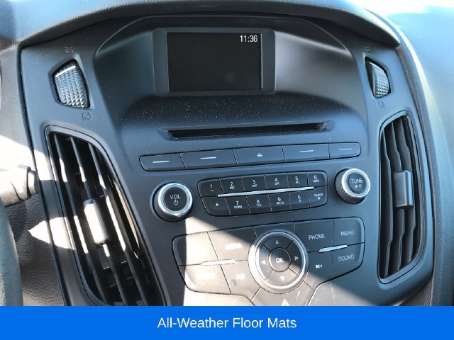 Used 2017 Ford Focus SE w/ Cold Weather Package FWD image 5
