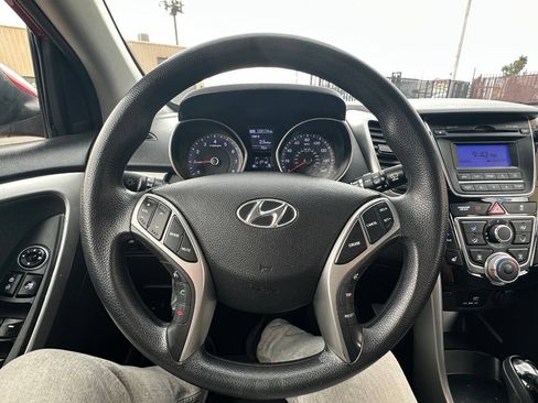 Used 2015 Hyundai Elantra GT FWD image 15