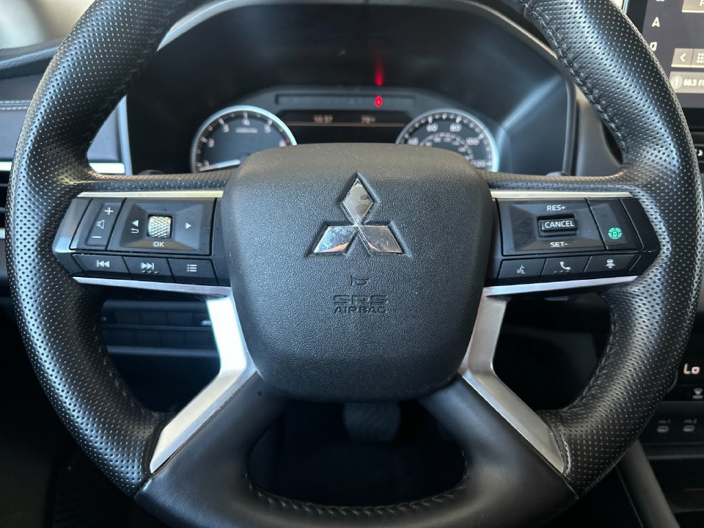 Used 2025 Mitsubishi Outlander SE FWD image 24