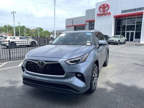 Used 2022 Toyota Highlander XLE image 4
