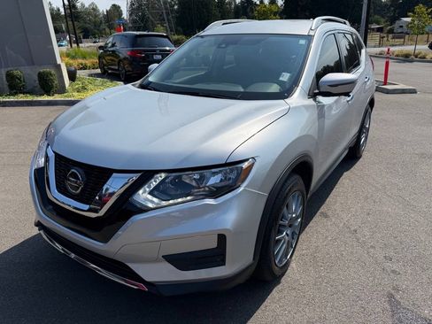 Used 2019 Nissan Rogue SV w/ Premium Package FWD image 9