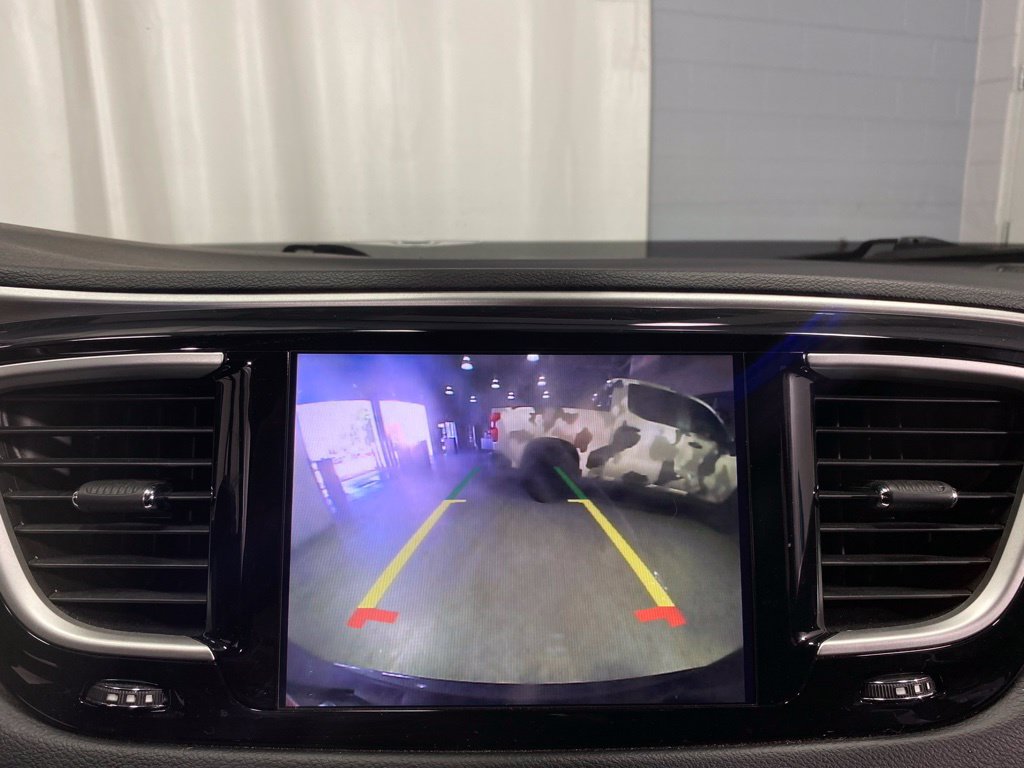 Used 2020 Chrysler Pacifica Touring-L AWD/4WD image 22