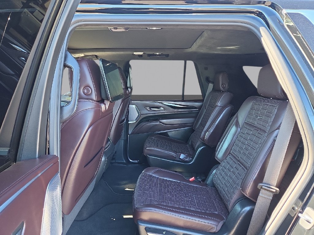 Used 2024 Cadillac Escalade Premium Luxury Platinum AWD/4WD image 11