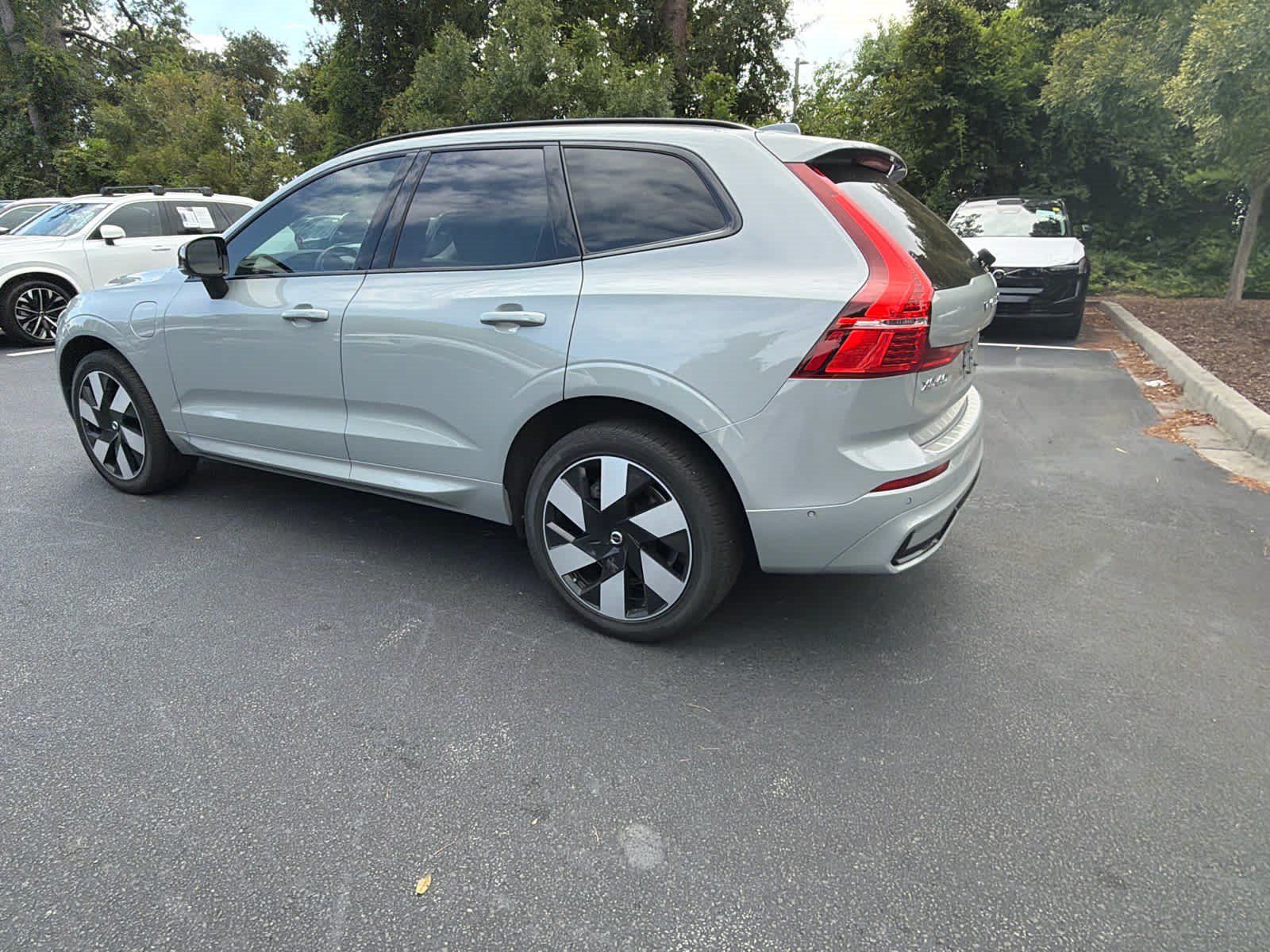 Used 2024 Volvo XC60 T8 Plus w/ Protection Package Premier AWD/4WD image 12