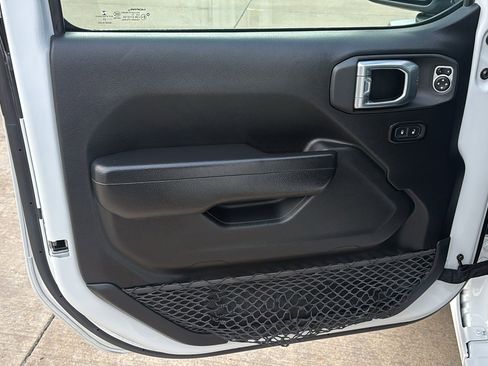 Used 2022 Jeep Wrangler Unlimited Sport image 23