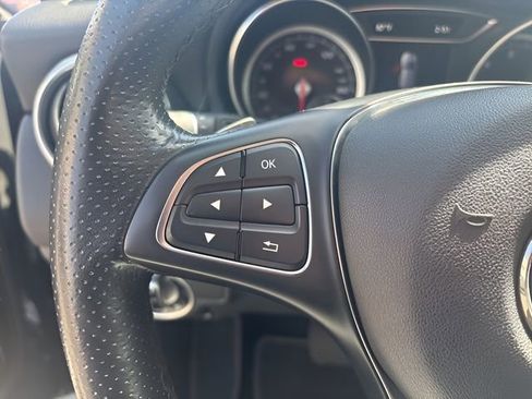 Used 2020 Mercedes-Benz GLA 250 4MATIC w/ Premium Package image 18