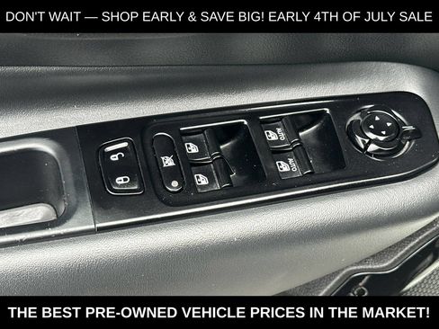 Used 2022 Jeep Renegade Altitude AWD/4WD image 12