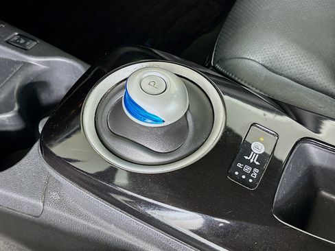 Used 2015 Nissan Leaf SL FWD image 24